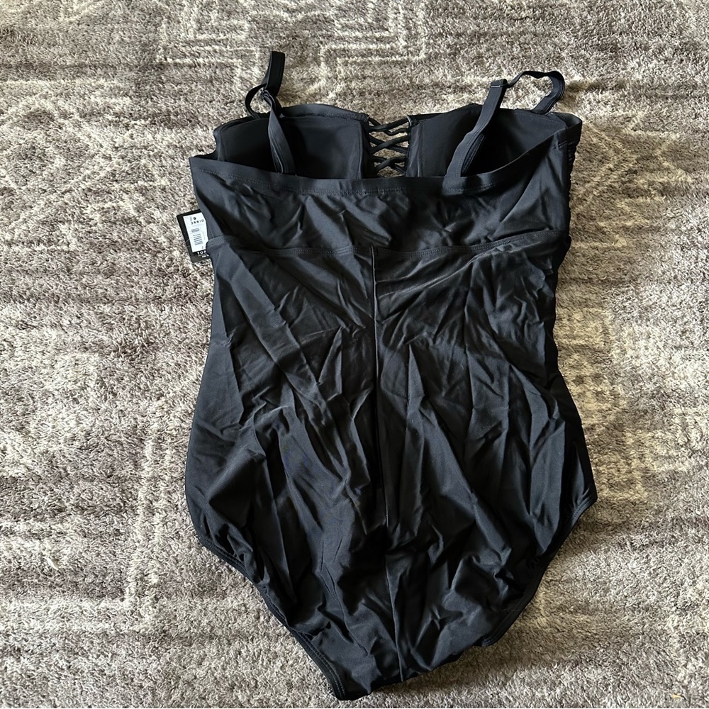 NWT Torrid Slim Fix One Piece Lattice Front Swimsuit Wireless Black 2X - Picture 3 of 7
